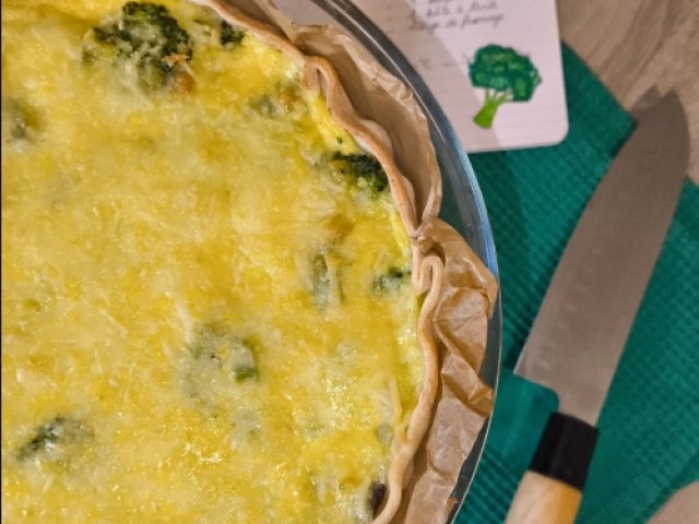 Quiche aux brocolis et fromage idéale enrééquilibrage alimentaire 